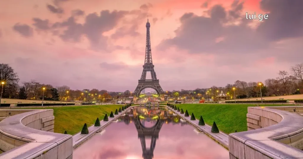 Eiffel Tower replica and fountains at Window of the World, Shenzhen.